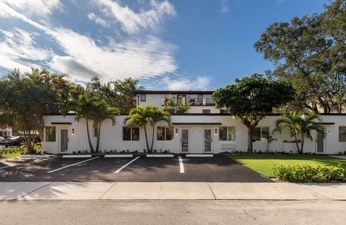 Colee Hammock Apartment | Immaculate One-Bedroom Vacation Rental- WALK TO LAS OLAS