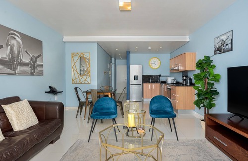 Bloubergstrand Apartment | Immaculate Sea Views from Beachfront Apartment
