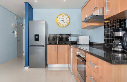 Bloubergstrand Apartment | Immaculate Sea Views from Beachfront Apartment