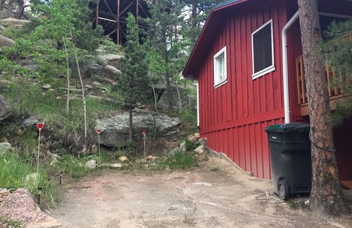 Drake Cottage | Immaculate Seashell River Cabin at Estes Park