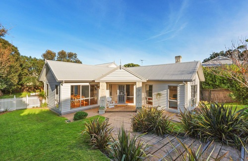 Sorrento House | Immaculate sun drenched Sorrento family holiday home (sleeps 8)