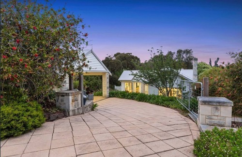 Sorrento House | Immaculate sun drenched Sorrento family holiday home (sleeps 8)