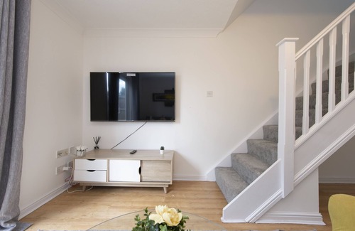 Newham House | Immaculate Two Bedroom House with Garden and Private Parking
