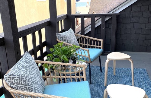 Balboa Peninsula Villa | *Immaculate Villa! Waking Distance To All Local Favorites! Steps to the Beach!*