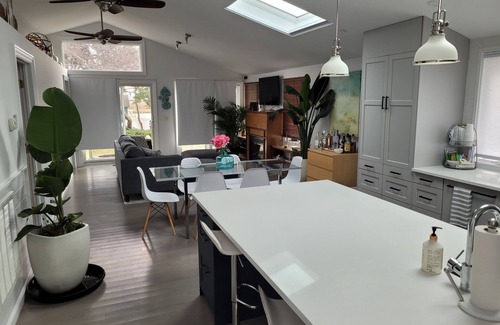 Town of Southampton House | Immaculate Waterfront 2 bedroom! n