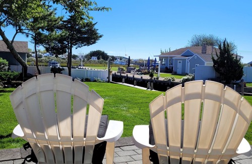 Town of Southampton House | Immaculate Waterfront 2 bedroom! n