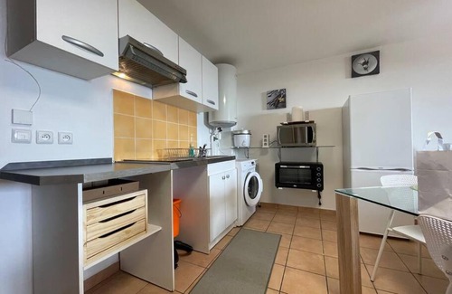 Sainte-Clotilde Apartment | Immense StuDio 51 jusqu'à 4 personnes avec vue mer