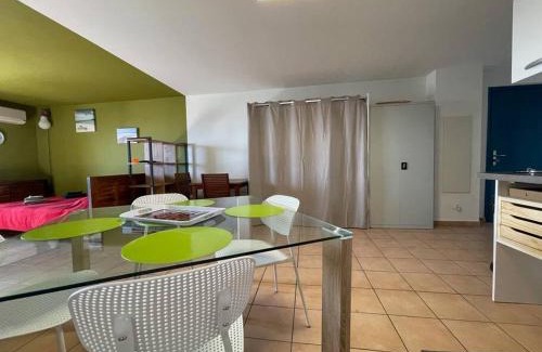 Sainte-Clotilde Apartment | Immense StuDio 51 jusqu'à 4 personnes avec vue mer