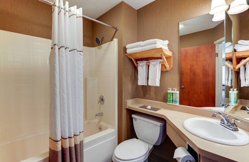Galena Hotel | Immerse in Galena's History - Cozy Inn with Free Breakfast | 2 Units