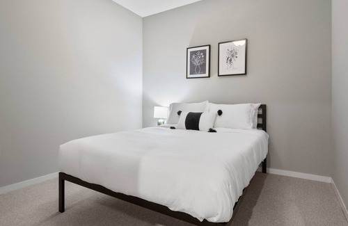 Downtown Minneapolis Condo | Immerse Yourself in This Sophisticated Condo 445