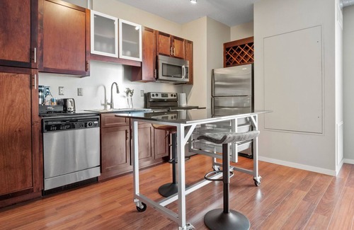 Downtown Minneapolis Condo | Immerse Yourself in This Sophisticated Condo 445