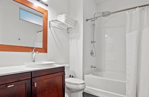 Downtown Minneapolis Condo | Immerse Yourself in This Sophisticated Condo 445