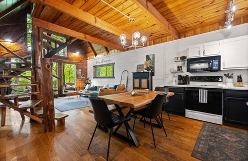 Stanton Cabin | Immerse Yourself into the Wilderness of Kentucky!