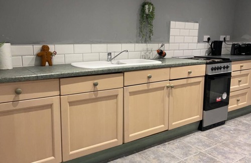 South Elmsall House | Impeccable 1-Bed, Sleeps 2, Free Parking