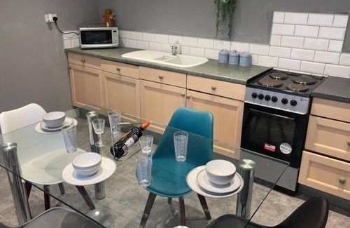 South Elmsall House | Impeccable 1-Bed, Sleeps 2, Free Parking