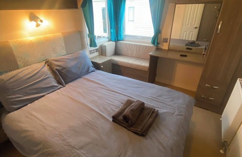 Woodhorn Cabin | Impeccable 2-Bed Lodge in Ashington