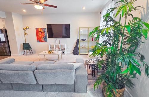 Cary House | Impeccable 3BR Townhouse Near RDU & Hospitals