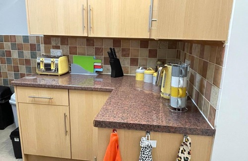 Swindon House | Impeccable 4-bed Home Away From Home in Swindon