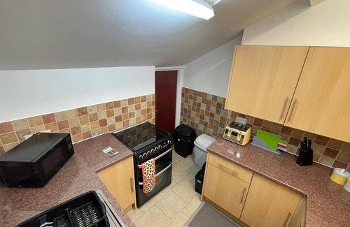 Swindon House | Impeccable 4-bed Home Away From Home in Swindon