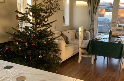Eastleigh Other | Impeccable Bungalow in Fair Oak, Hampshire