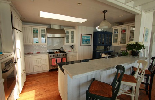 Encinitas House | Impeccable Cape Cod Oceanfront Home Overlooking Swami's Beach.