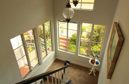 Encinitas House | Impeccable Cape Cod Oceanfront Home Overlooking Swami's Beach.