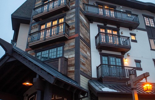 Tamarack Resort Condo | Impeccable Condo|Pet Friendly|Juliette Balcony