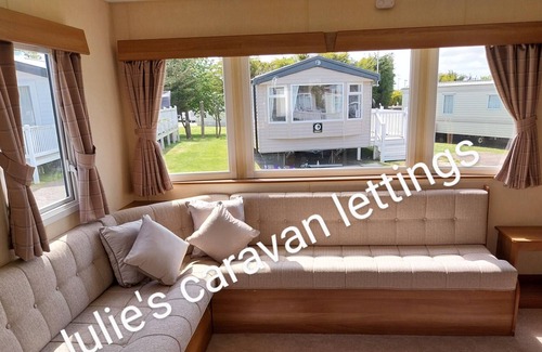 Walton on the Naze Cabin | Impeccable 2-Bed Lodge in Walton on the Naze
