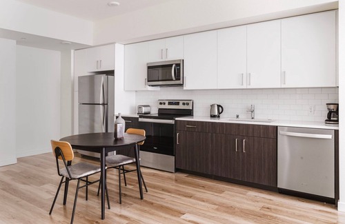 Hayward Apartment | Impeccable Hayward 1BR w/Pool, Grills, Parking & Gym, by Blueground