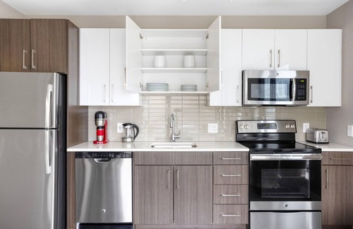 West End Apartment | Impeccable North Station 1BR w/Gym & W/D, nr Shopping, by Blueground