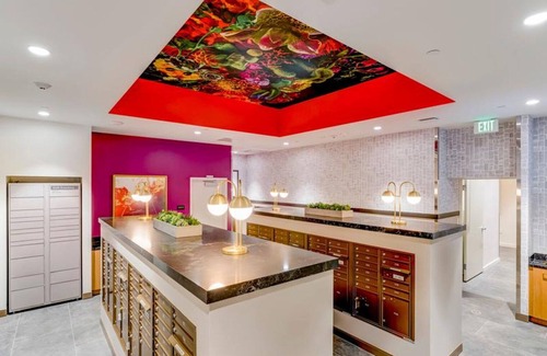 Downtown Oakland Apartment | Impeccable Oakland 1BR w/AC, W/D, Sky Deck, next to BART, by Blueground