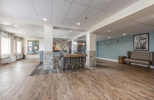 Branson Theater District Apartment | Impeccable Studio w Pool in Oak Ridge at Branson