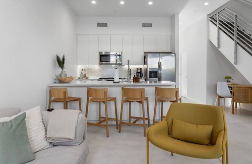 Little Tuscany House | Impeccably Designed 2-story Bauhaus-inspired Home