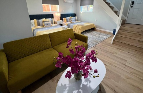 La Puente Apartment | ★ IMPRESSINGLY COZY 2 STOREY STUDIO QUEEN BEDS ★