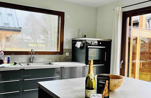 Allemond Ski Chalet | IMPRESSIVE CHALET - SLEEPS 7