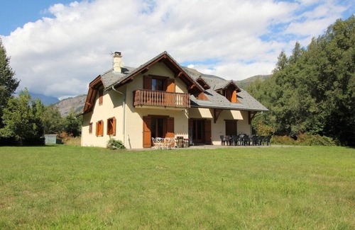 Le Bourg-d'Oisans House | IMPRESSIVE HOUSE IN BOURG D’OISANS - SLEEPS 14