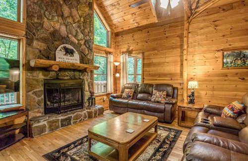 Helen House | Impressive Secluded Cabin with Fire Pit, Pool Table, Barbecue and Hot-tub in Cleveland, Georgia