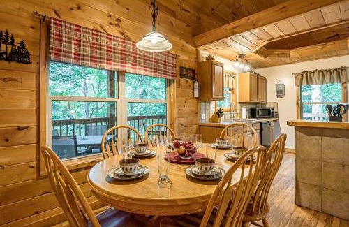 Helen House | Impressive Secluded Cabin with Fire Pit, Pool Table, Barbecue and Hot-tub in Cleveland, Georgia