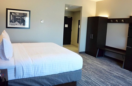 Jacksonville House | Impressive Space for Business & Vacation Trips!