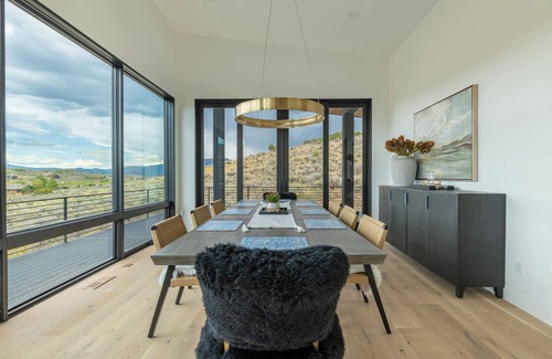 Tuhaye House | Impressive Tuhaye Home with Hot Tub, Home Theatre, and Sweeping Mountain Views