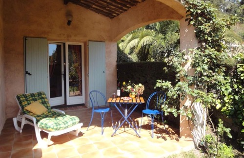 Saint-Paul-de-Vence Apartment | In a magnificent 2-person villa with covered terrace and garden