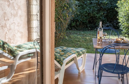 Saint-Paul-de-Vence Apartment | In a magnificent 2-person villa with covered terrace and garden