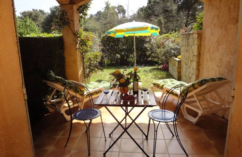 Saint-Paul-de-Vence Apartment | In a magnificent 2-person villa with covered terrace and garden