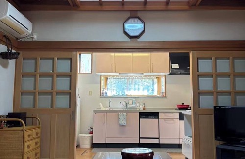 Yufuin Onsen House | In a quiet, green environment, with free parking, your room is in the middle of the ocean, you have your own spacious wooden room, a spacious living room with outdoor seating, and your own private garden with a roast fireplace.