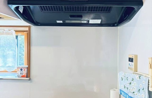 Yufuin Onsen House | In a quiet, green environment, with free parking, your room is in the middle of the ocean, you have your own spacious wooden room, a spacious living room with outdoor seating, and your own private garden with a roast fireplace.