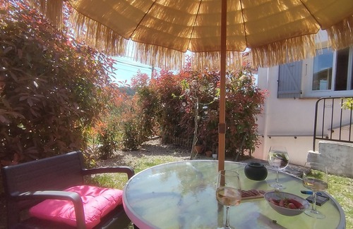 Callas House | In a quiet setting, single-storey house overlooking the lush greenery of the Var.