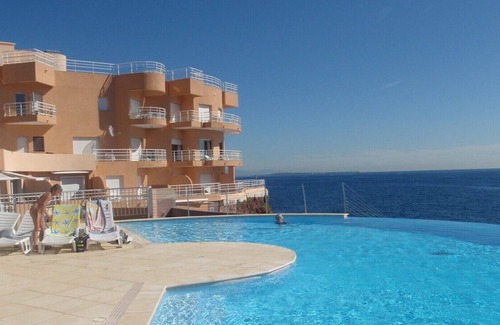 Le Trayas Apartment | In a residence by the water, 2 rooms, sleeps 4 to 5, sunny, seaside view