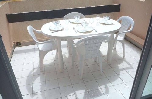 Marseillan Apartment | In a residence with a swimming-pool and direct access to the beach