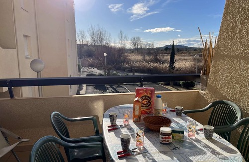 Marseillan Plage Apartment | In a residence with a swimming pool
