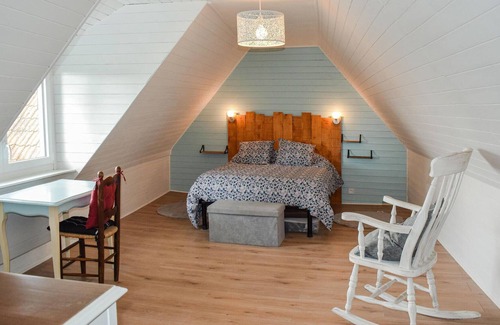 Lezardrieux House | In a wonderfully quiet location welcomes you this inviting vacation home.